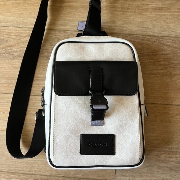 COACH TRACK PACK IN COLORBLOCK SIGNATURE CANVAS (COACH CJ663) - Picture 1 of 4